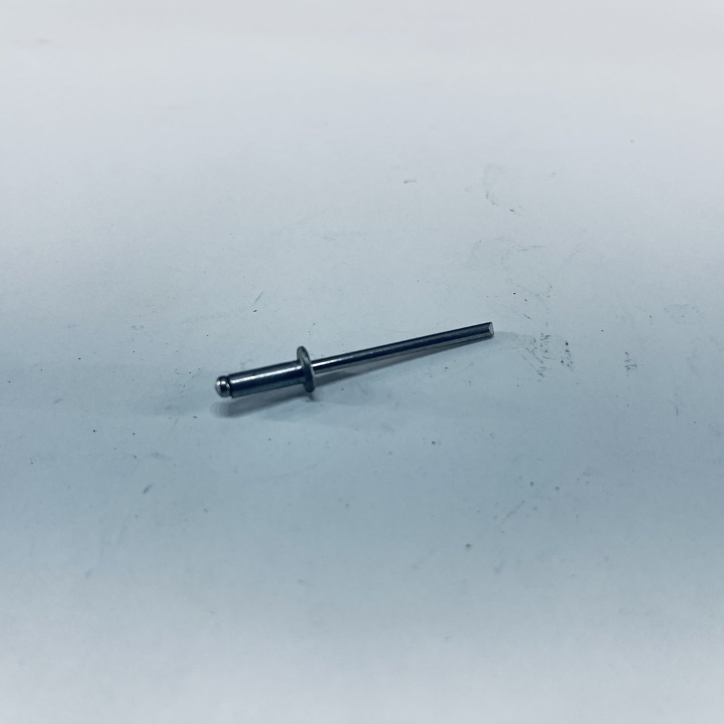 8258 : RIVET ALUMINUM .25GRIP .125DIA