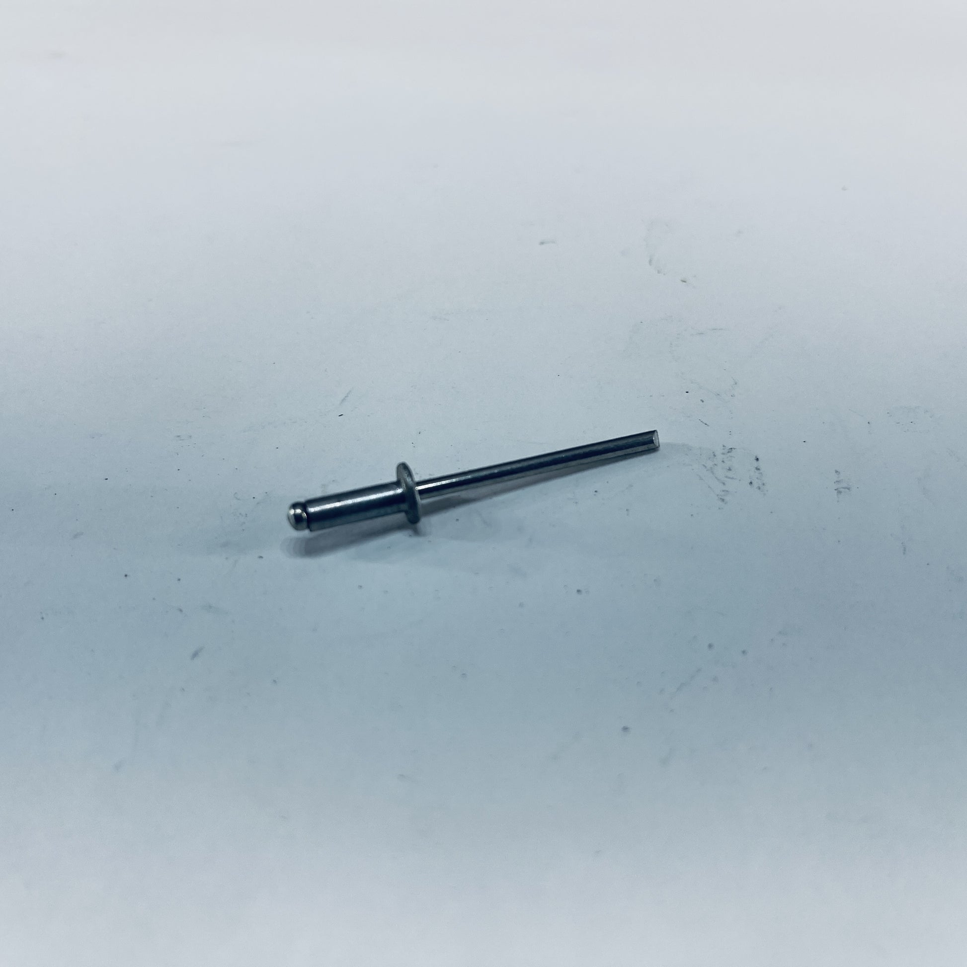 8258 : RIVET ALUMINUM .25GRIP .125DIA