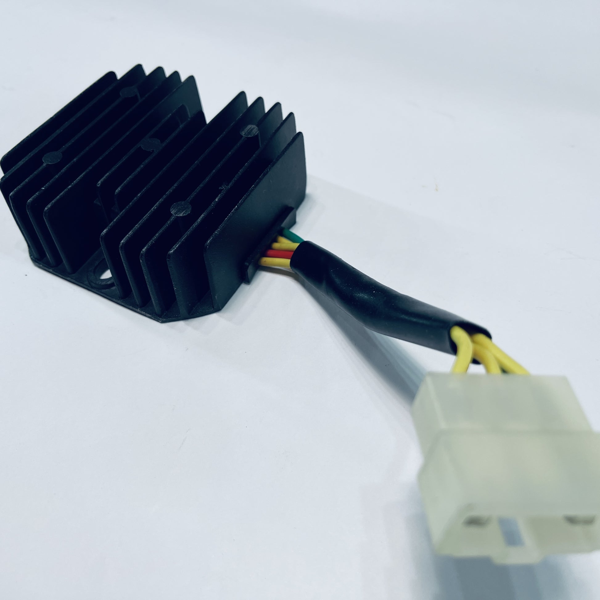 82532 : REGULATOR RECTIFIER [22007]