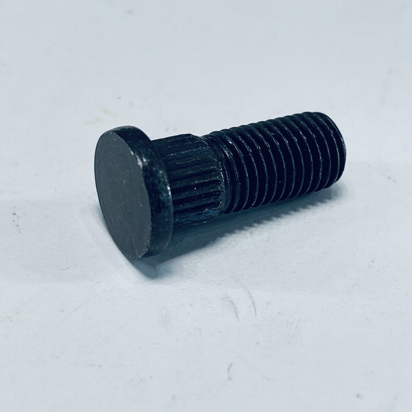82335 : WHEEL STUD