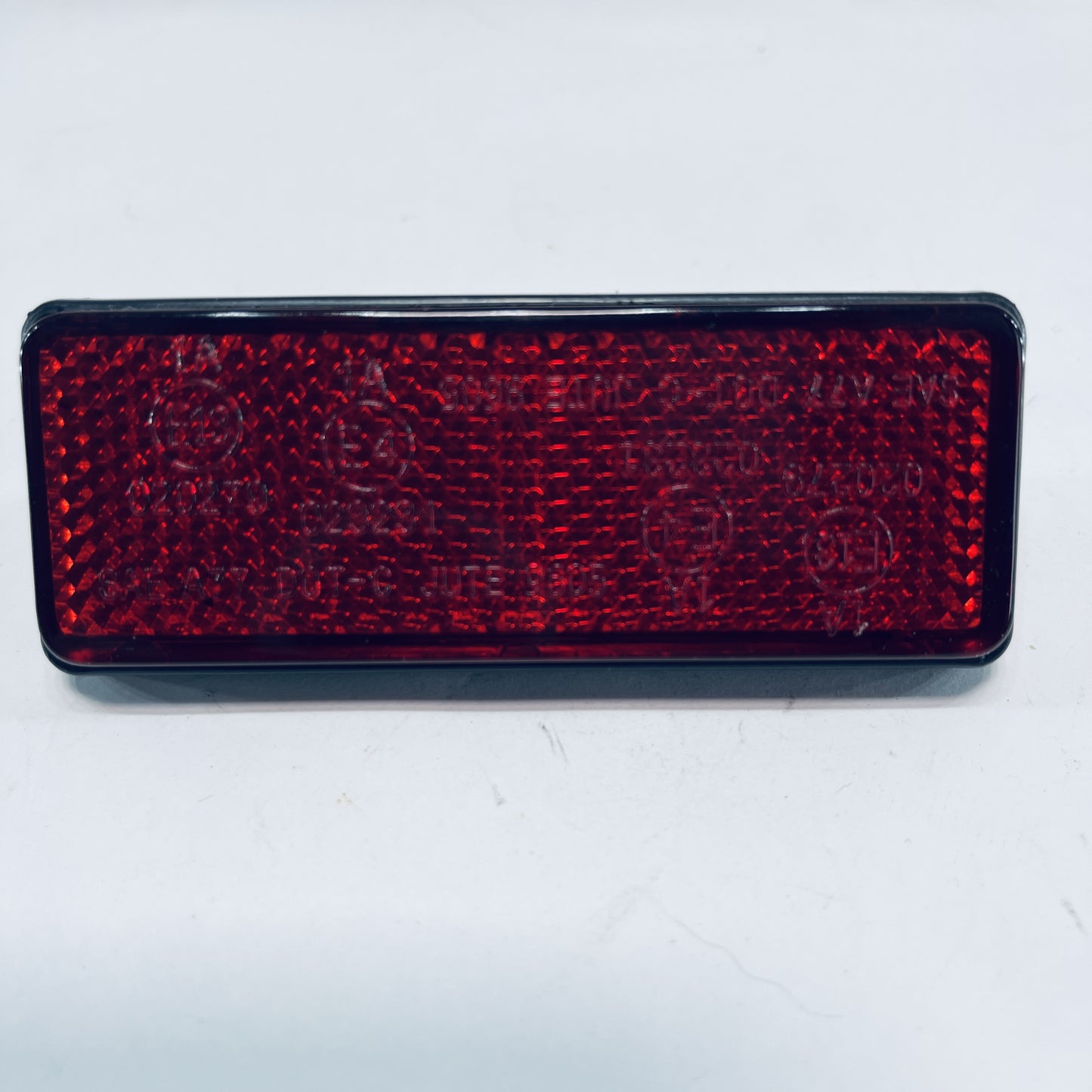 82677 : REAR REFLECTOR - RED