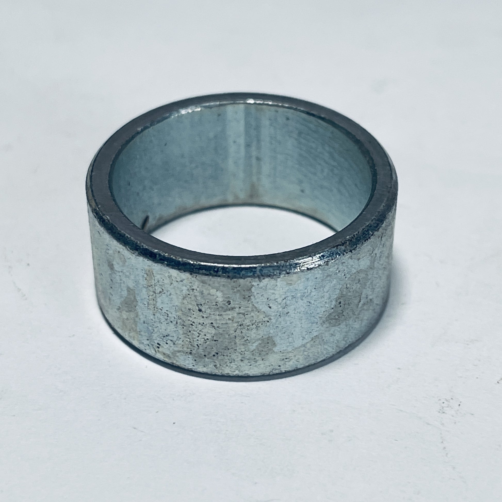4914-16 : Spacer 1.000id 12g .562L Zinc Plated