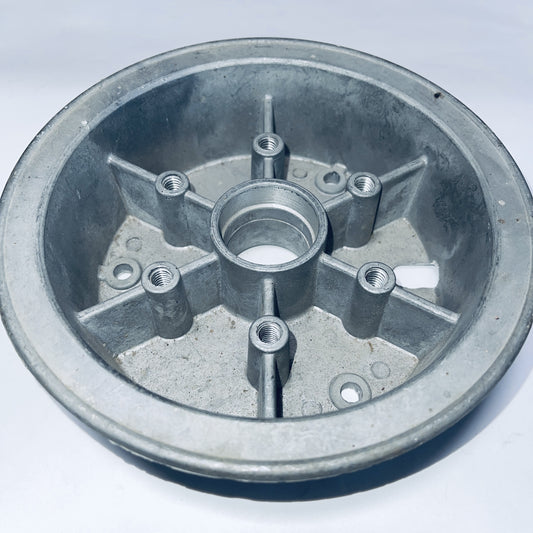 1095 : WHEEL HALF 6 CAST OUTER {w/ Valve Stem hole} SILVR